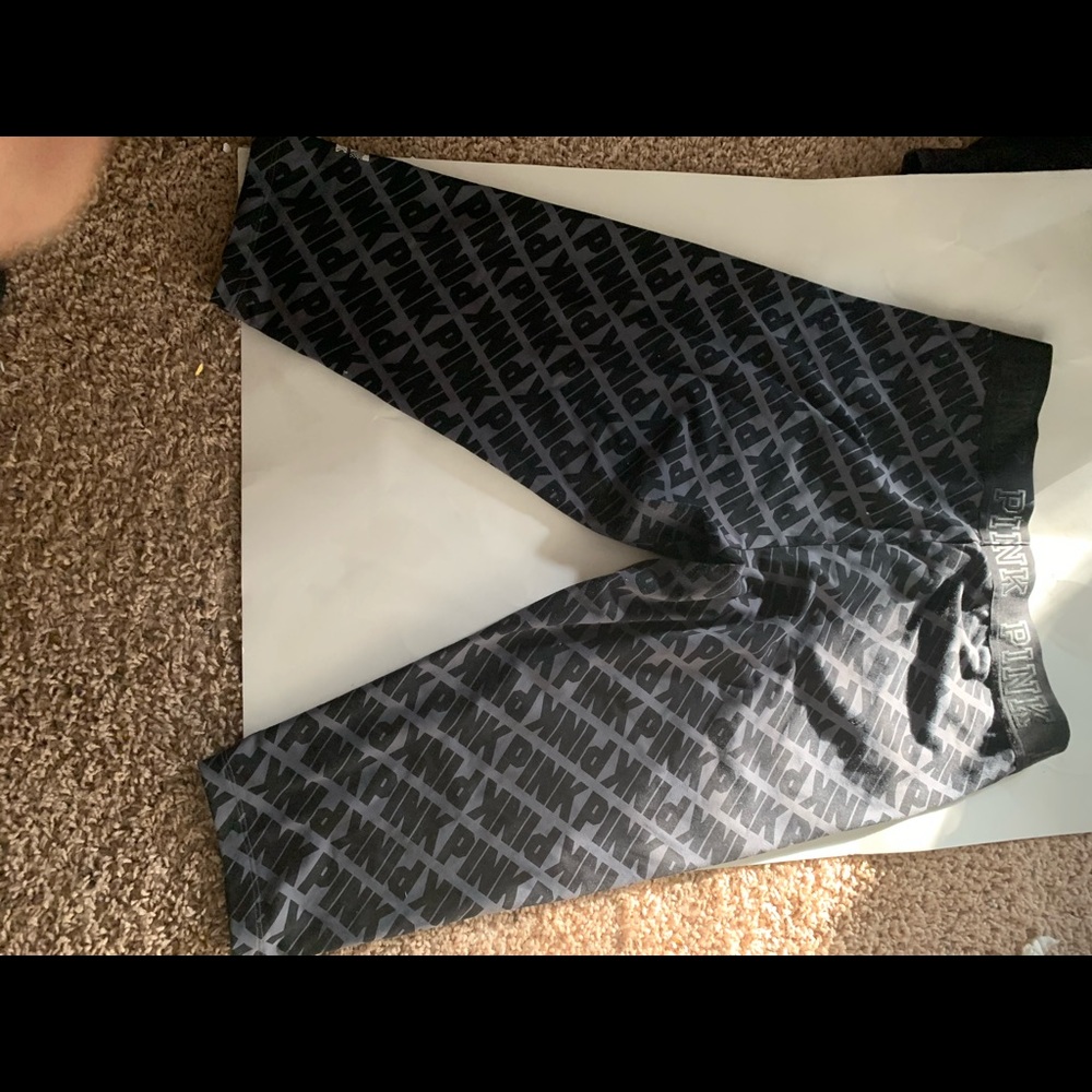 🎀PINK LOGO CAPRI LEGGINGS LARGE-EUC